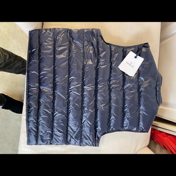 Brand New MONCLER VEST GUI Size 6 (Adult Moncler size) - Picture 4 of 6